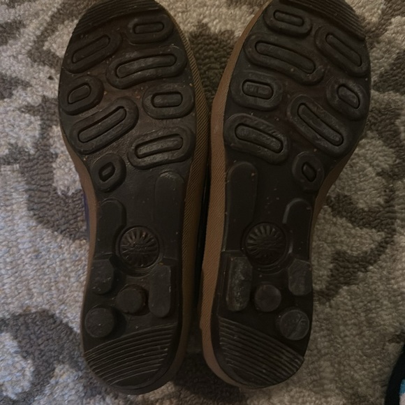 Vintage Uggs - Picture 2 of 8